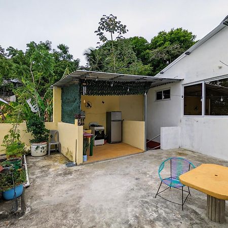 Casa Zoila Hospedaje Frente Al Lago Lakefront Lodging Apartment Flores Exterior photo