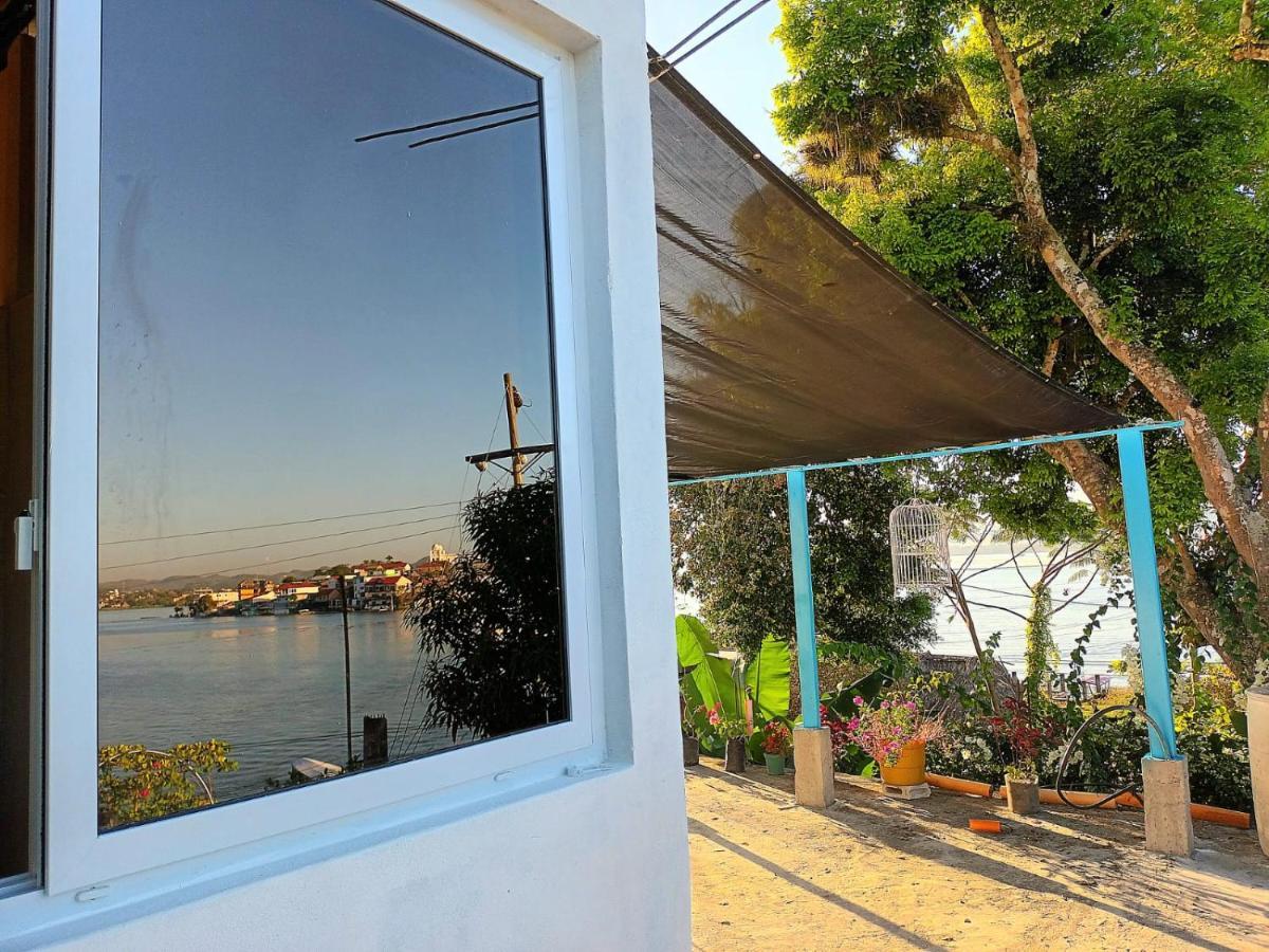 Casa Zoila Hospedaje Frente Al Lago Lakefront Lodging Apartment Flores Exterior photo