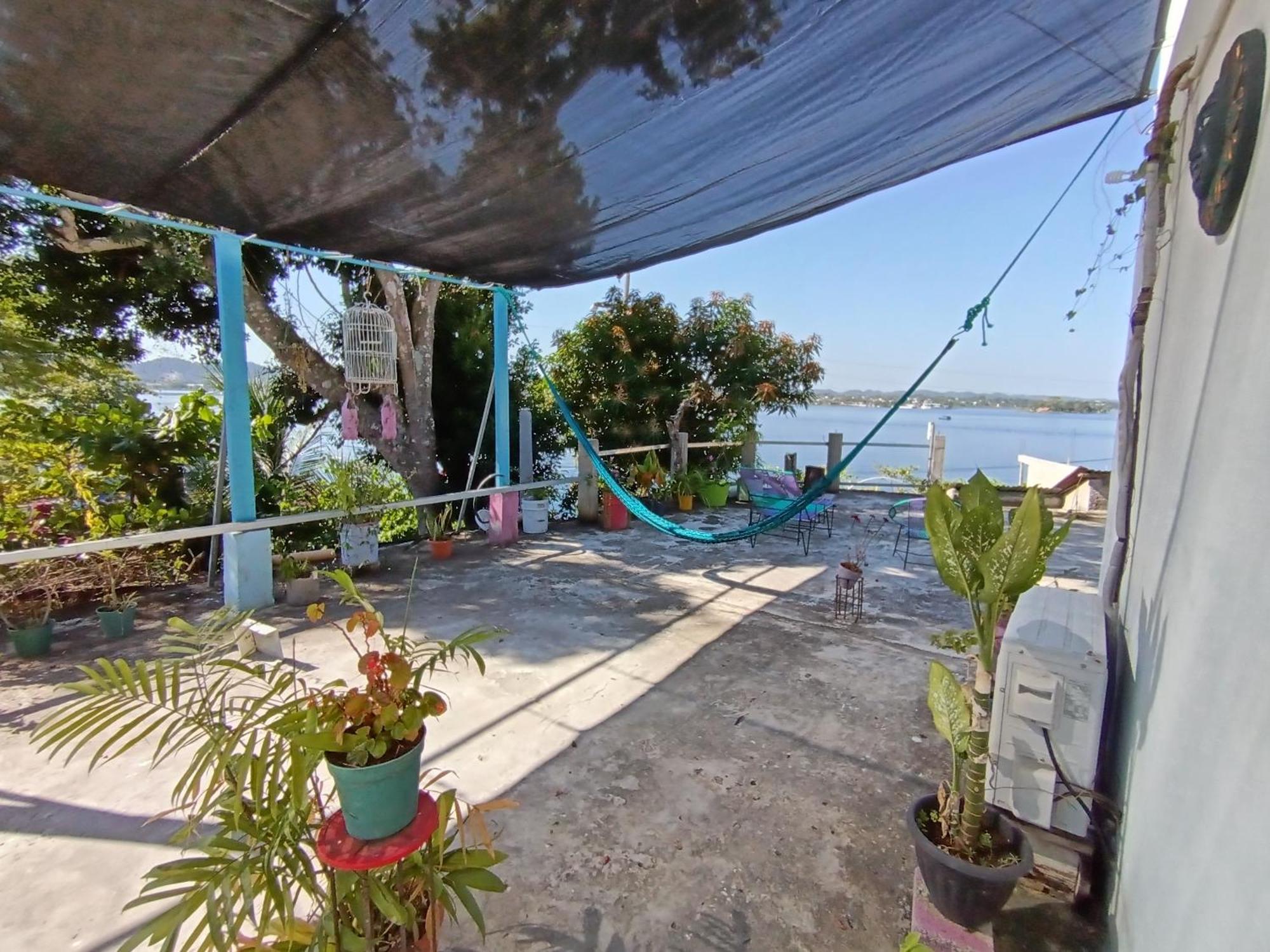 Casa Zoila Hospedaje Frente Al Lago Lakefront Lodging Apartment Flores Exterior photo